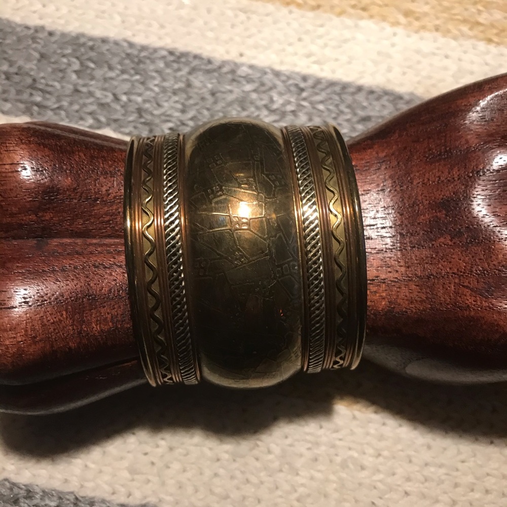 Wide cuff bracelet - Picture 4 of 8
